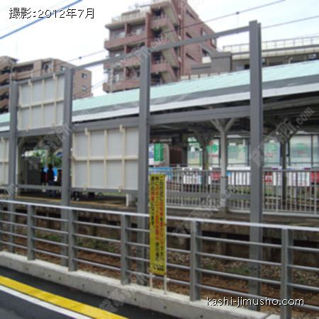 建物目の前の等々力駅 