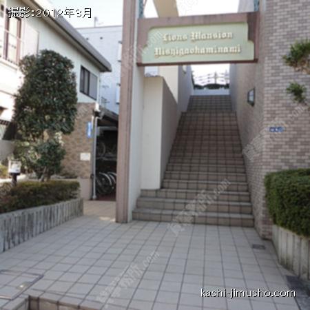  ビル入口アプローチ