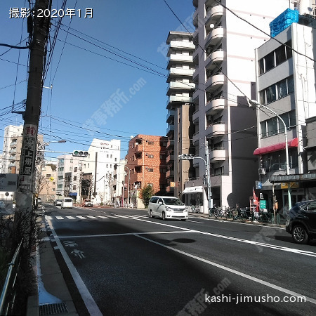前面道路(本郷通り)