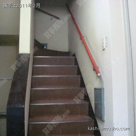 上層階への階段 上層階への階段