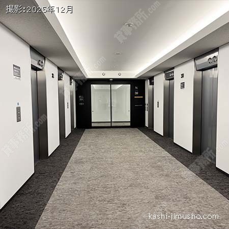 貸室階エレベーターホール