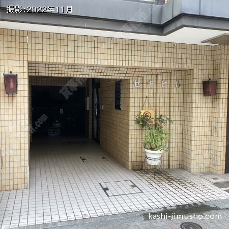 ビル入口前面 ビル入口前面