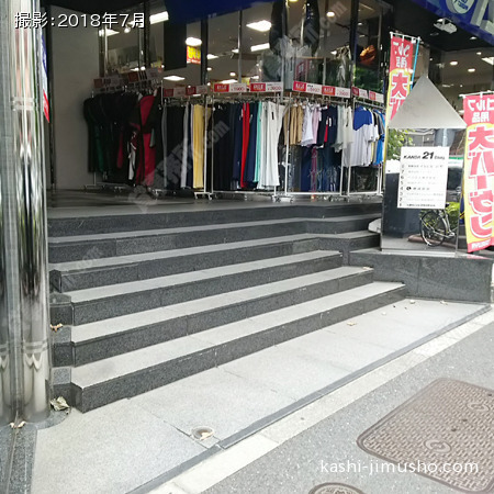 入口前面