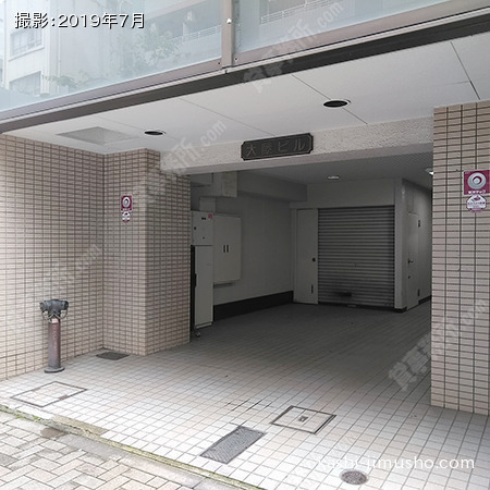 ビル入口 ビル入口