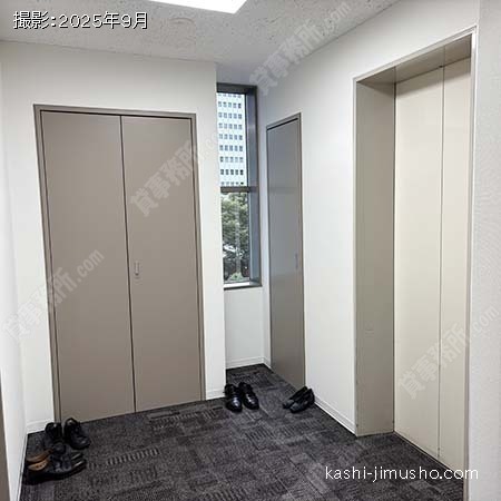 貸室階エレベーターホール