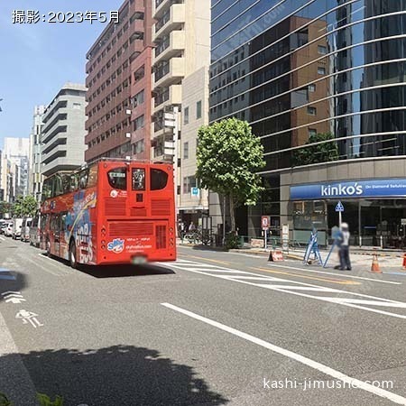 前面道路(新宿通り)