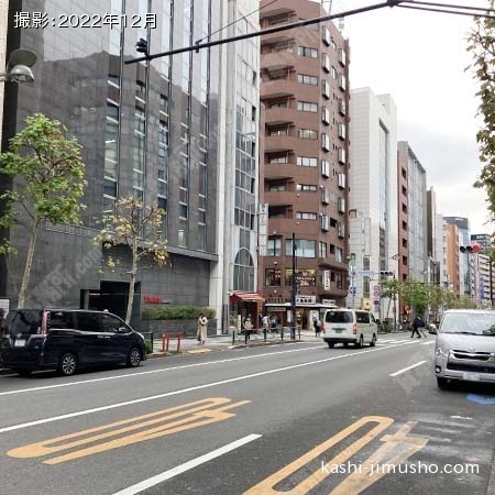 前面道路(新宿通り)