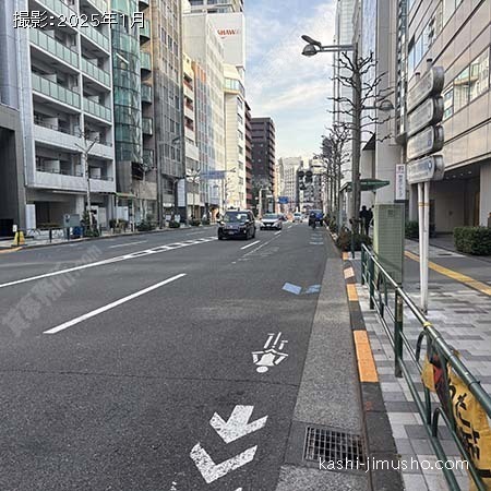 前面道路(新宿通り）