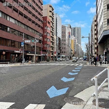 前面道路(新宿通り）