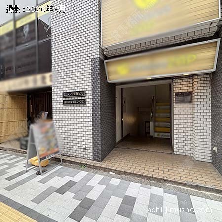 ビル入口(新宿通り側）