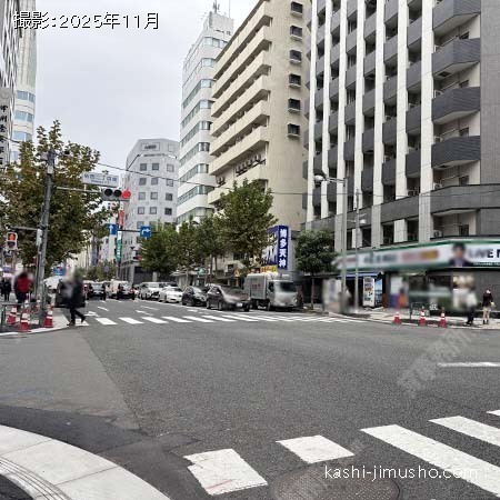 前面道路(新宿通り）