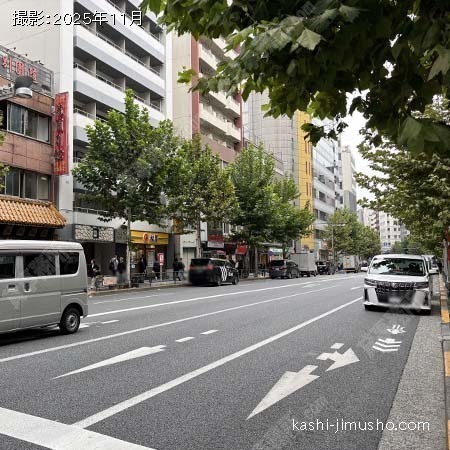 前面道路(新宿通り）