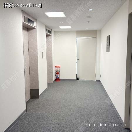 貸室階エレベーターホール