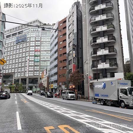 前面道路(明治通り)