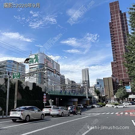 前面道路(新宿通り）