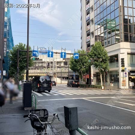 前面道路(神田警察通り)