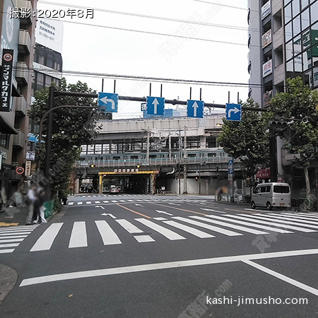 前面道路(神田警察通り)