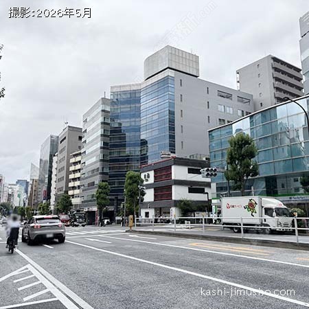 前面道路(靖国通り) 前面道路(靖国通り)
