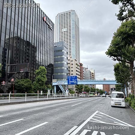 前面道路(靖国通り) 前面道路(靖国通り)