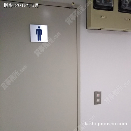 男性トイレ入口