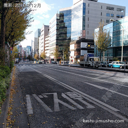 前面道路（靖国通り）