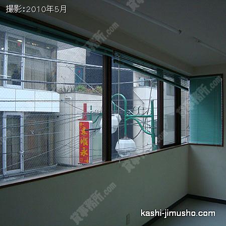 窓面 