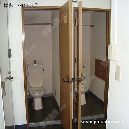室外男女別トイレ 