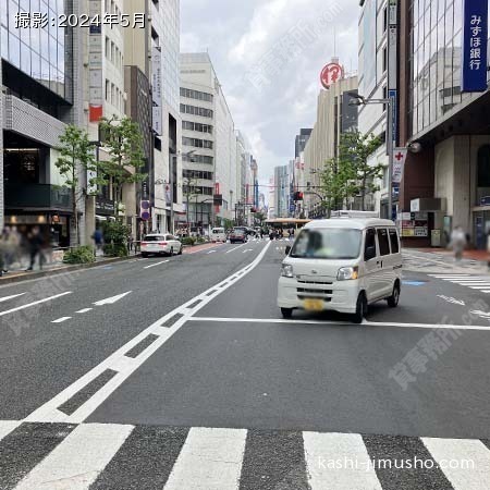 前面道路(新宿通り)
