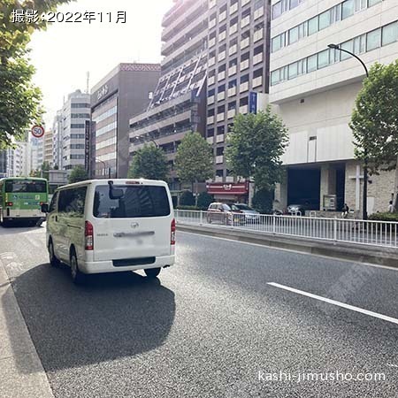 前面道路(明治通り)