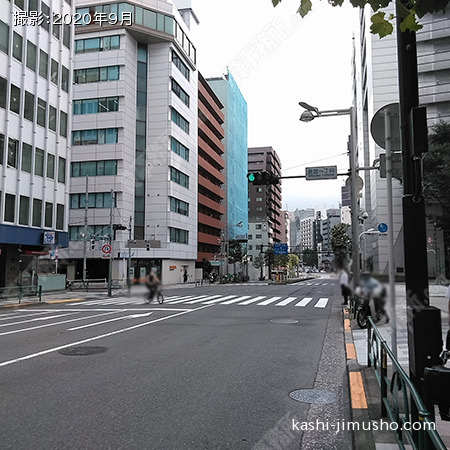 前面道路(新宿通り）