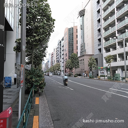 前面道路(新宿通り）