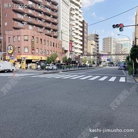前面道路(職安通り)
