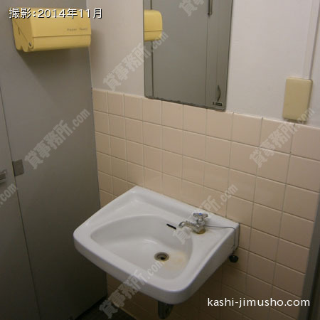 室外男女別トイレ