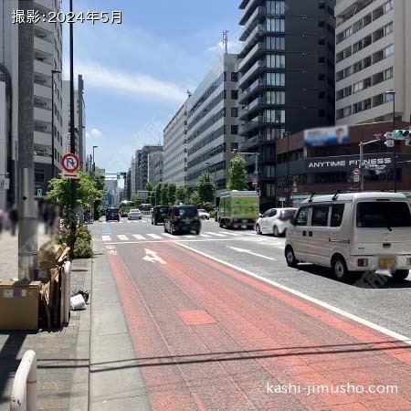 前面道路(明治通り)