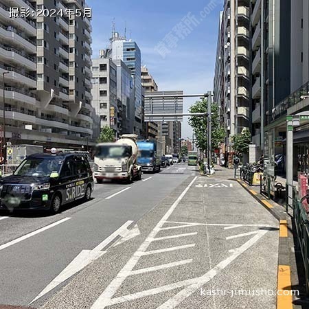 前面道路(明治通り)