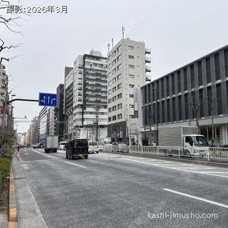 前面道路(明治通り）