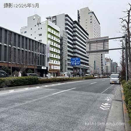 前面道路(明治通り）