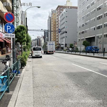 前面道路(職安通り)