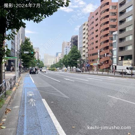 前面道路(新宿通り)