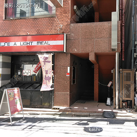 入口前面