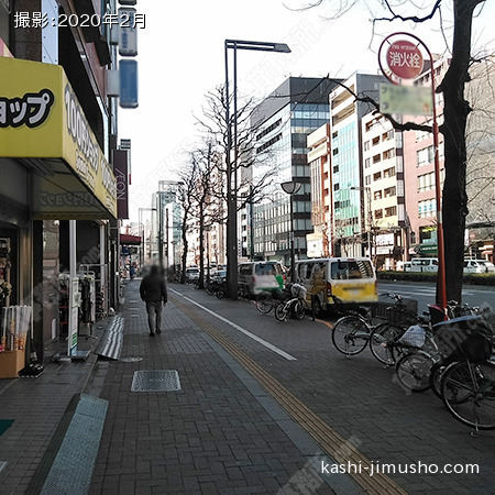 前面道路（新宿通り）