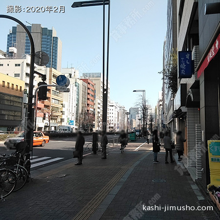 前面道路（新宿通り）