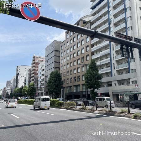 前面道路(新宿通り)