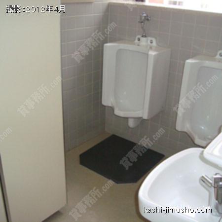  室外男女別トイレ