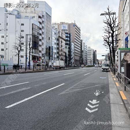 前面道路(新宿通り)