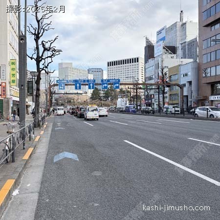 前面道路(新宿通り)