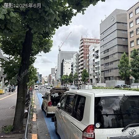 前面道路(新宿通り）