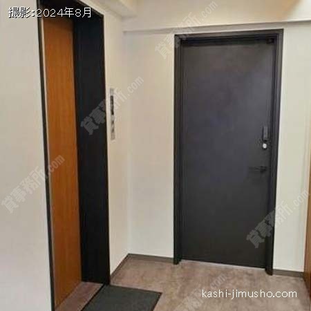 貸室階エレベーターホール