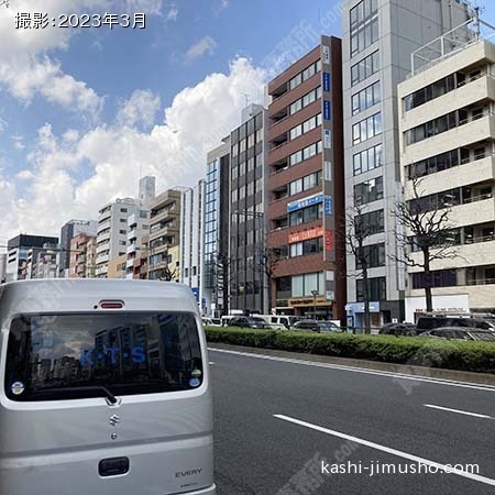 前面道路(新宿通り)