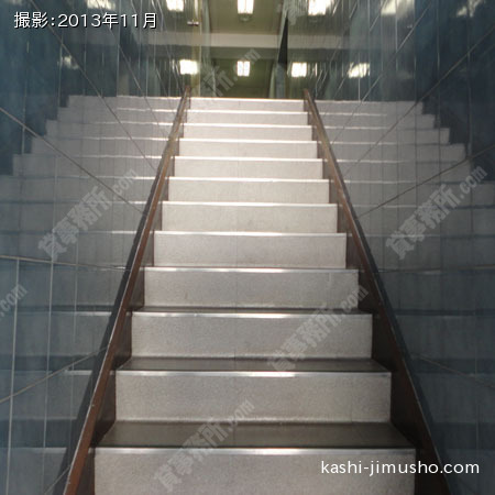 入口の階段